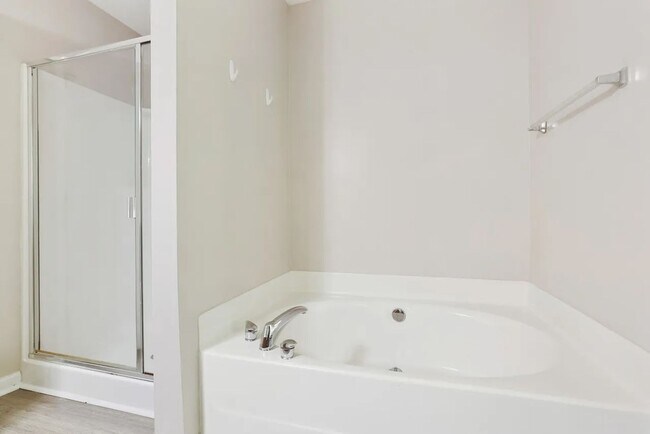 Building Photo - Well Appointed 4BR Home in Brentwood