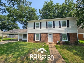 Building Photo - Grand 5BR/3BA East Memphis Estate | 2,603 Sq Ft, Hardwood Floors, Fireplace & Large Yard