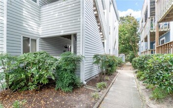 Building Photo - Beautiful 2 Bedroom 2 Bath Condo Short Distance to Chesapeake Bay