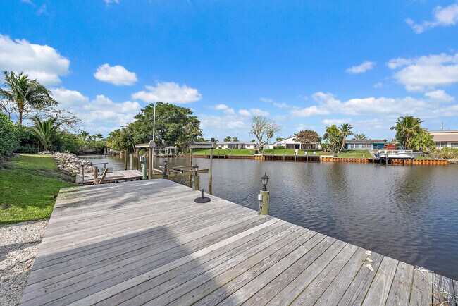 Building Photo - 703 Ramie Ct