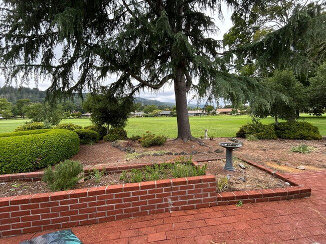 Building Photo - 7588 Oak Leaf Dr