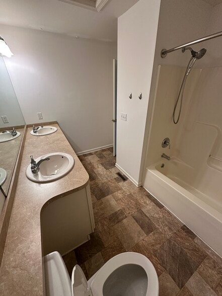 Building Photo - 2056 Deer Run Dr