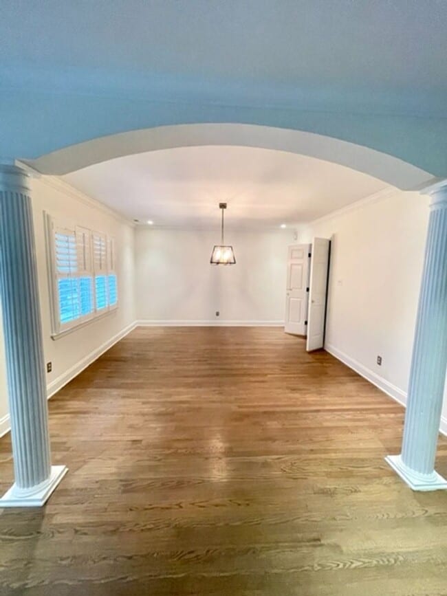 Building Photo - Pristine Cotswold Ranch for Lease!
