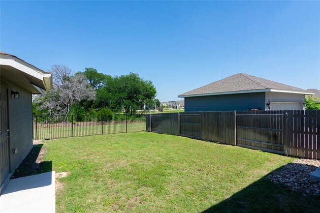 Building Photo - 1732 Lakota Ln