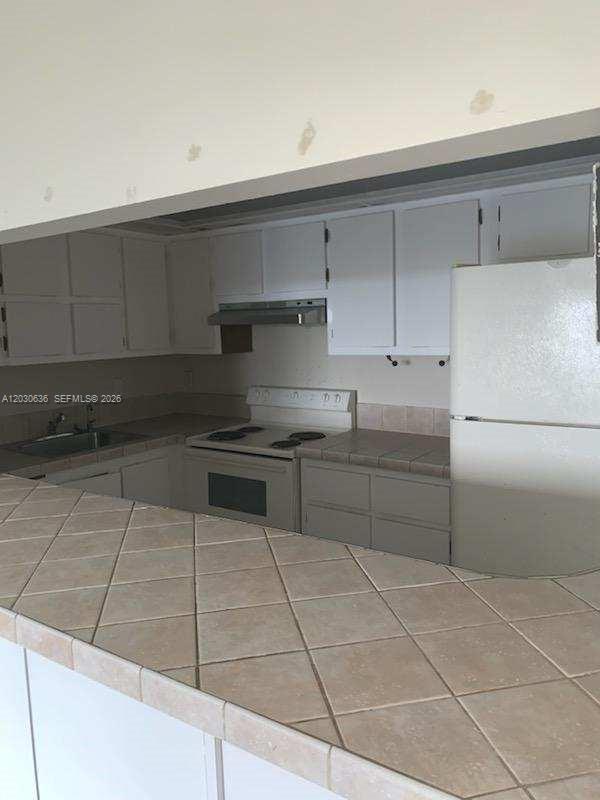 Building Photo - 4174 Inverrary Dr