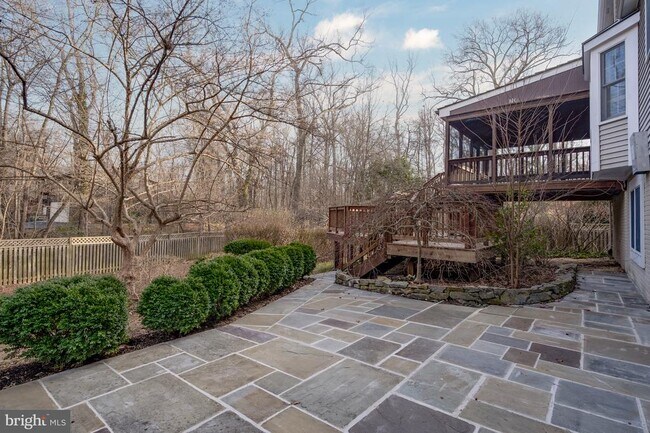 Building Photo - 8815 Surrey Ct