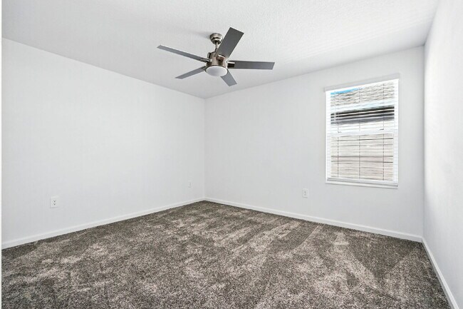 Building Photo - 4 Bed / 2.5 Bath Home – Available Septembe...