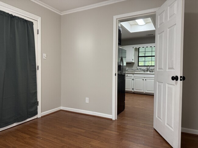 Building Photo - 122 Longleaf Cir