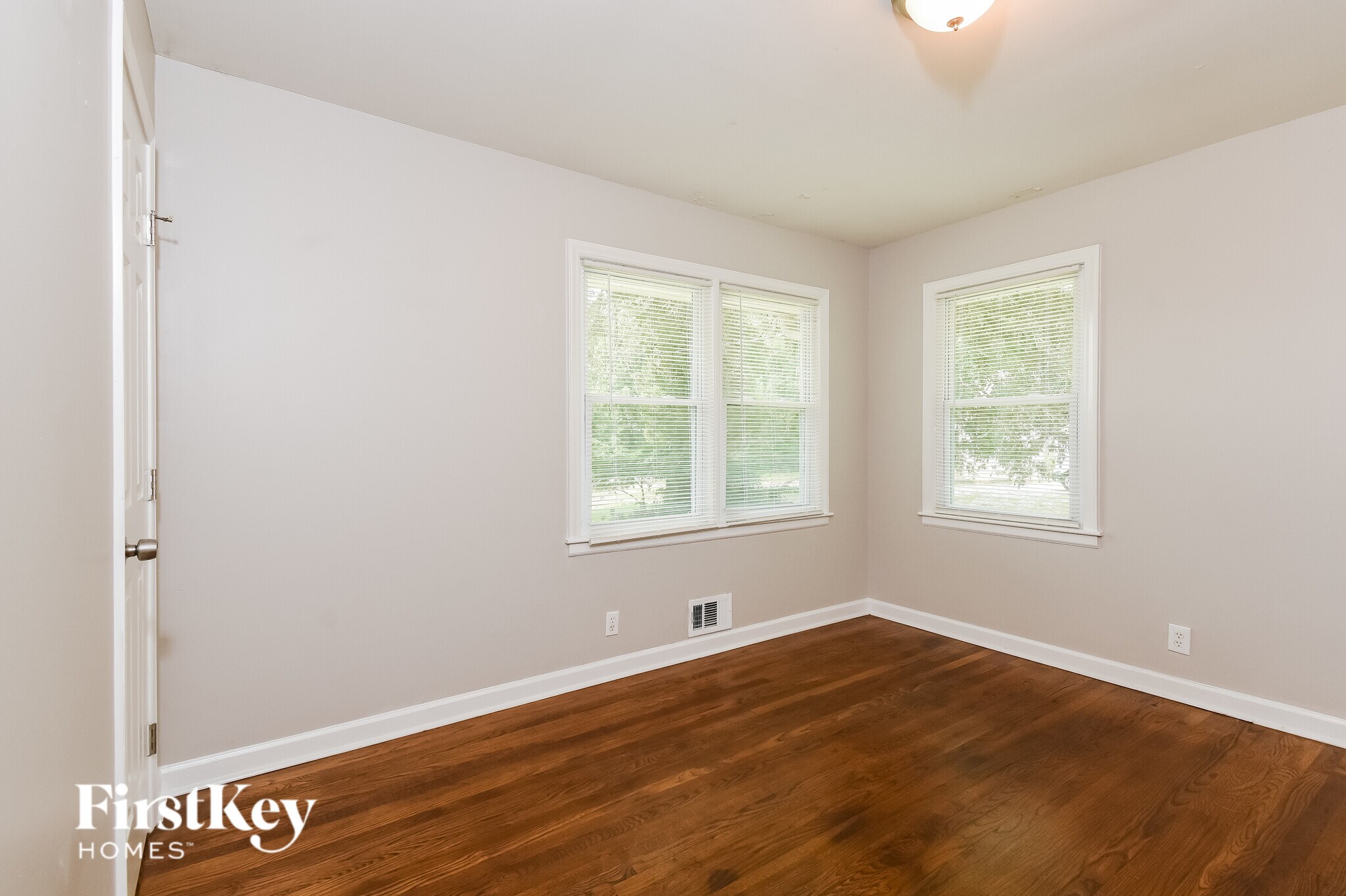 Building Photo - 492 Gresham Rd SW