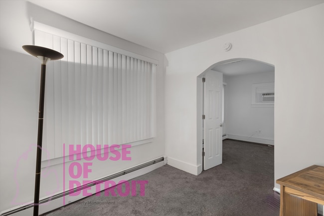 Building Photo - 2 BEDROOM | 1 BATH | FREE PRE SCREEN