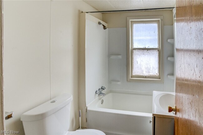 Building Photo - 3467 E 149th St