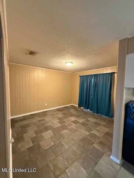 Building Photo - 320 Springdale Cir