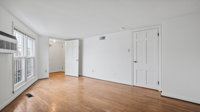 Building Photo - 6415 Howe St