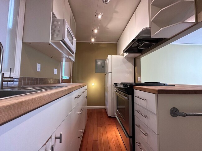 Building Photo - Modern and Affordable in Cully