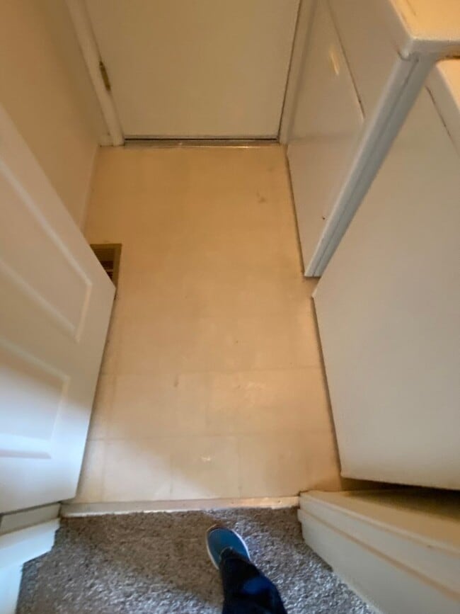Building Photo - Charming 3 Bedroom