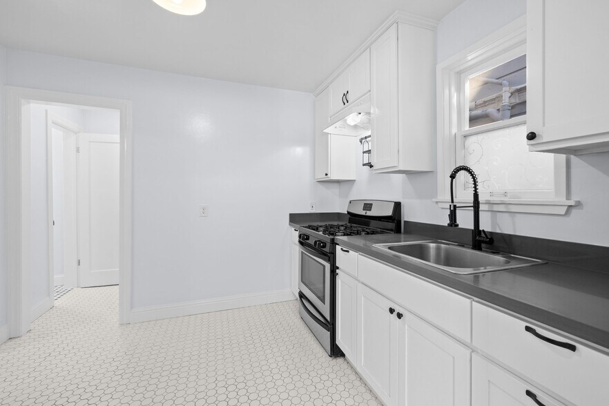 Building Photo - 1724 Lincoln Ave