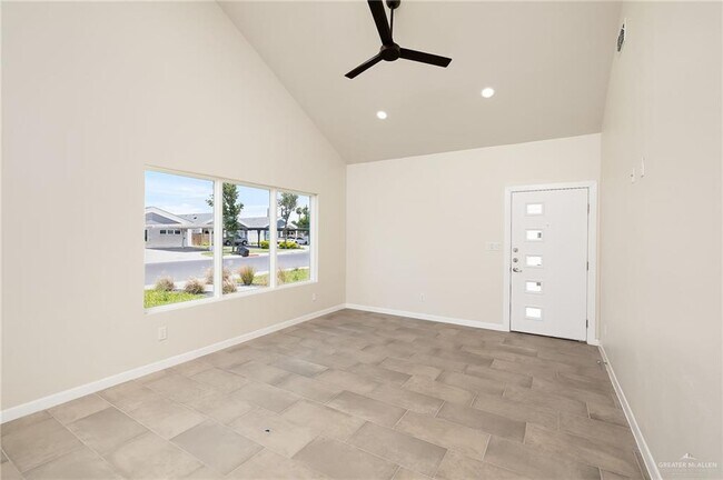 Building Photo - 1420 E Iris Ave