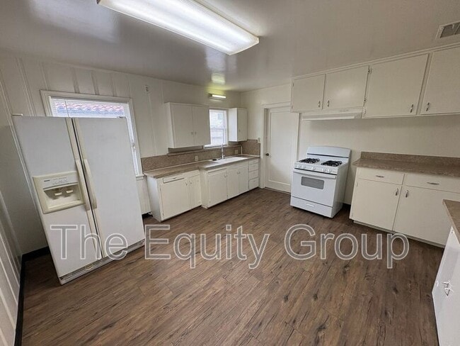 Building Photo - 309 W Noble Ave