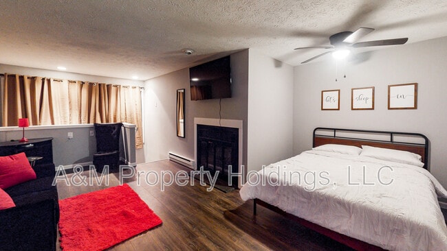 Building Photo - 3120 Greenbriar Dr