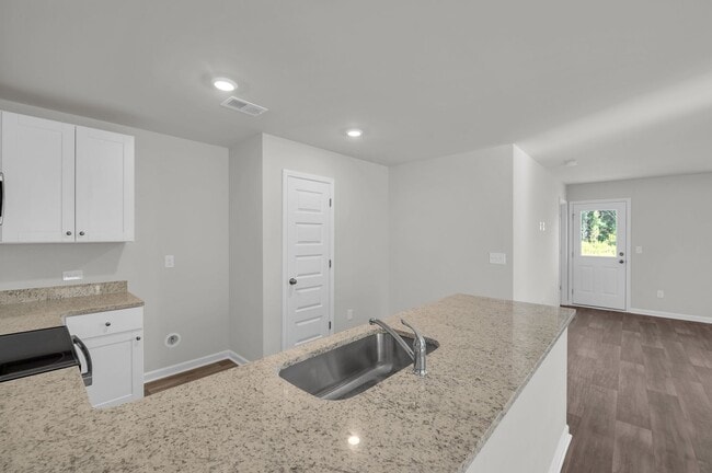 Building Photo - ***MOVE-IN SPECIAL*** $500 OFF OF YOUR FIR...