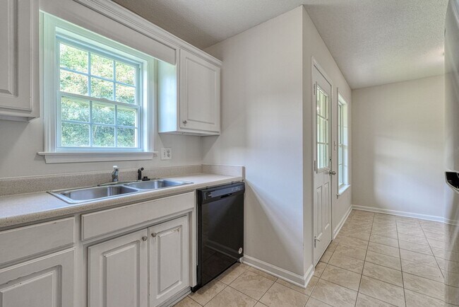 Building Photo - 567 Seays Crest Dr