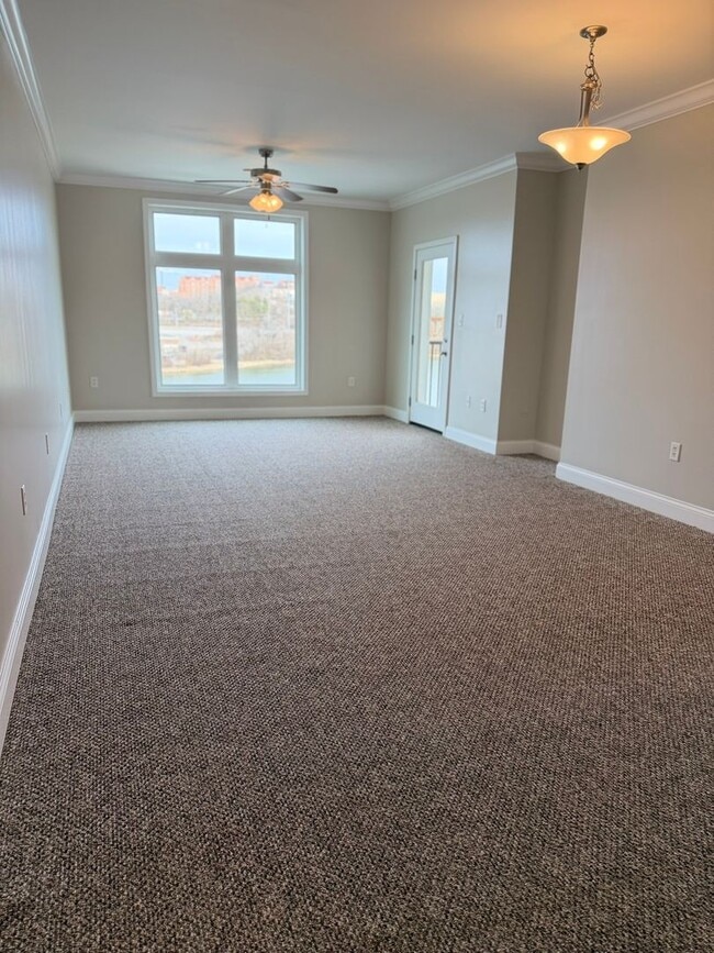 Building Photo - **Stunning Waterfront Condo in Downtown Knoxville**  2 Bedroom, 2 bath Fully renovated! Available...