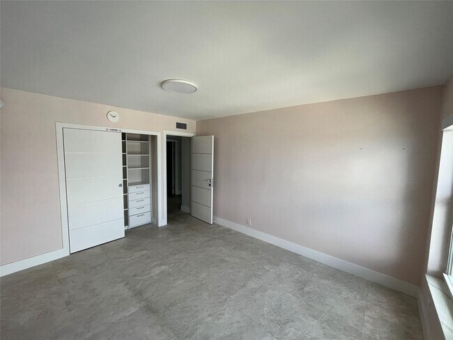 Building Photo - 3500 Galt Ocean Dr