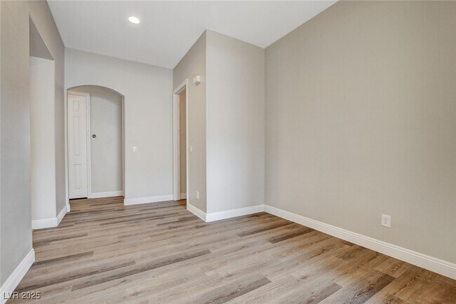Building Photo - 2411 Winter Cliffs St