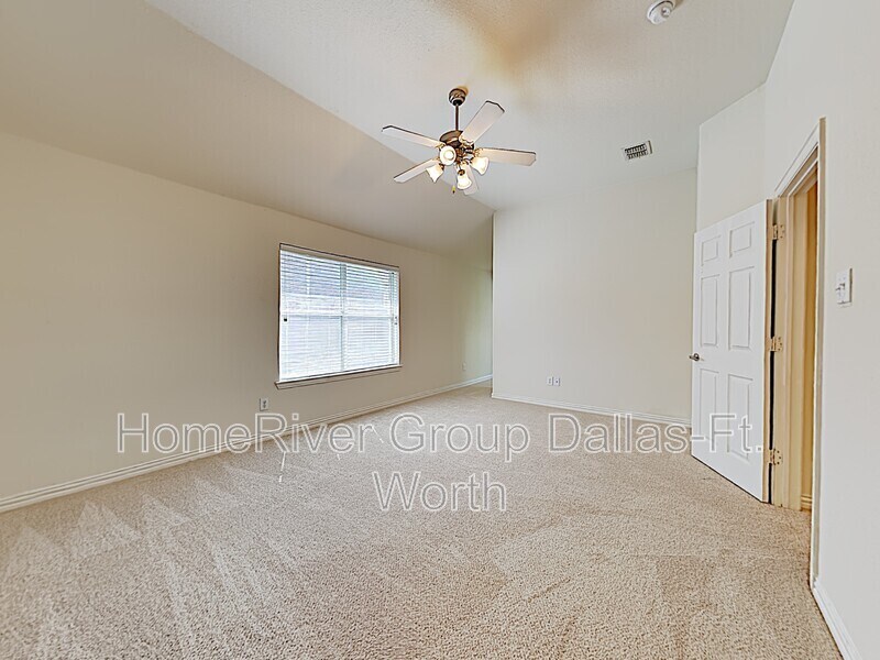 Building Photo - 217 Mapleshade Dr