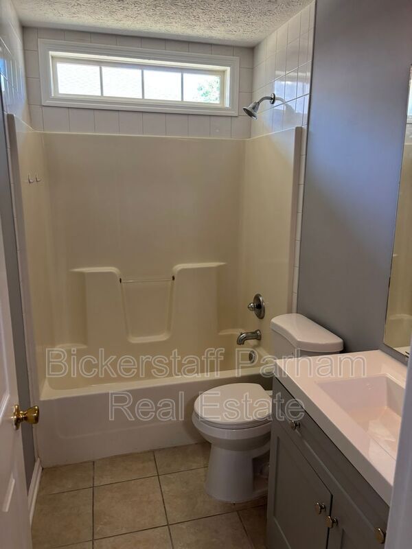 Building Photo - 1070 Watervalley Dr