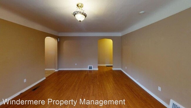 Building Photo - 3 br, 1.5 bath House - 217 Howard Street