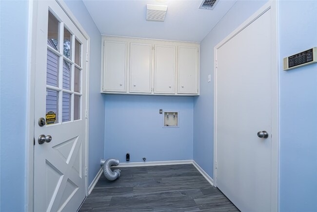 Building Photo - 2306 Wallingford Dr