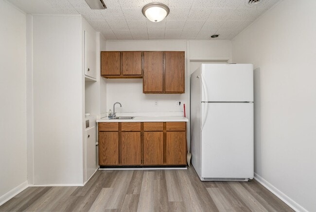 Building Photo - Cozy Efficiency Apartment in Midland $800 per Month Utilities included!