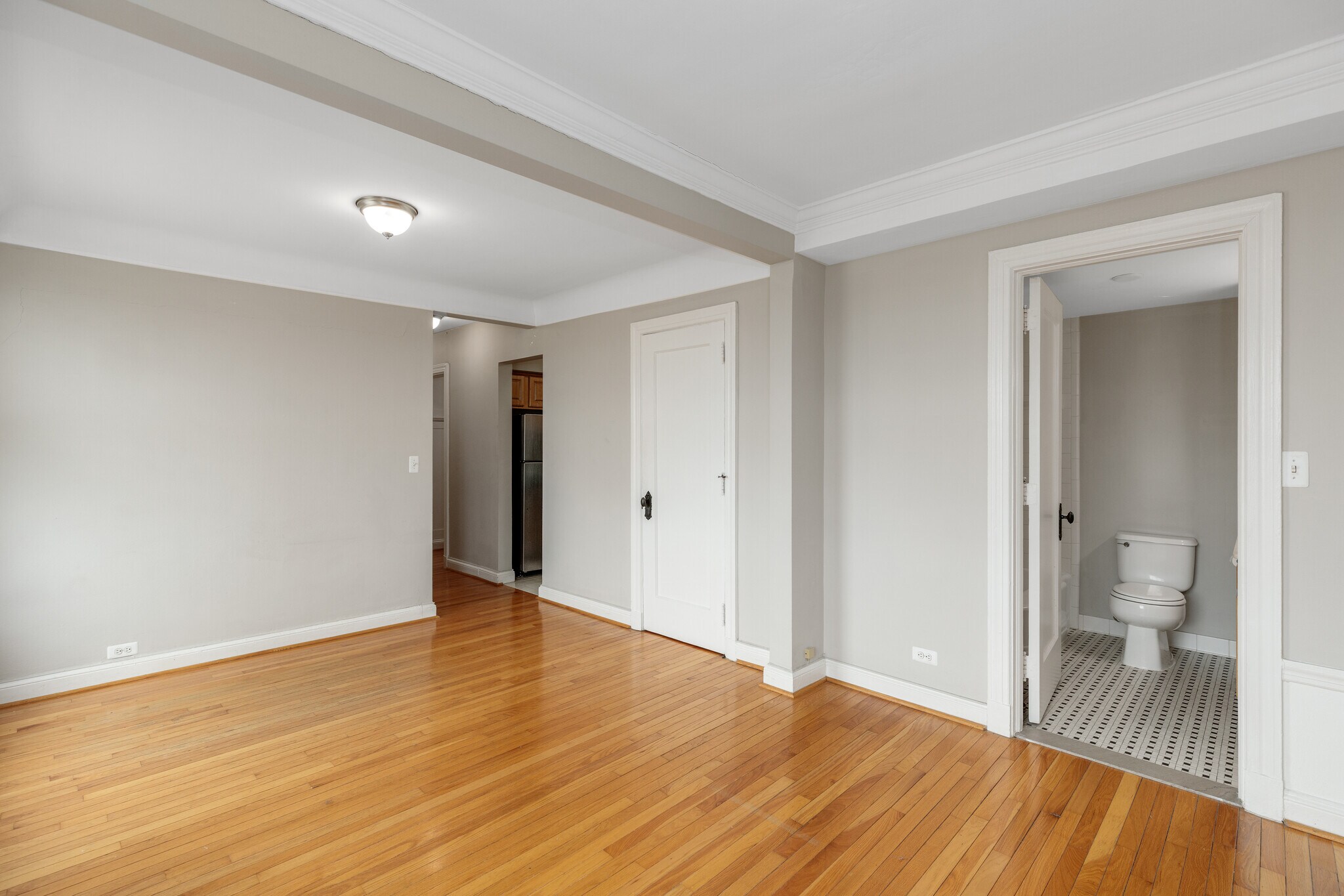 Building Photo - 15 E Kirby St