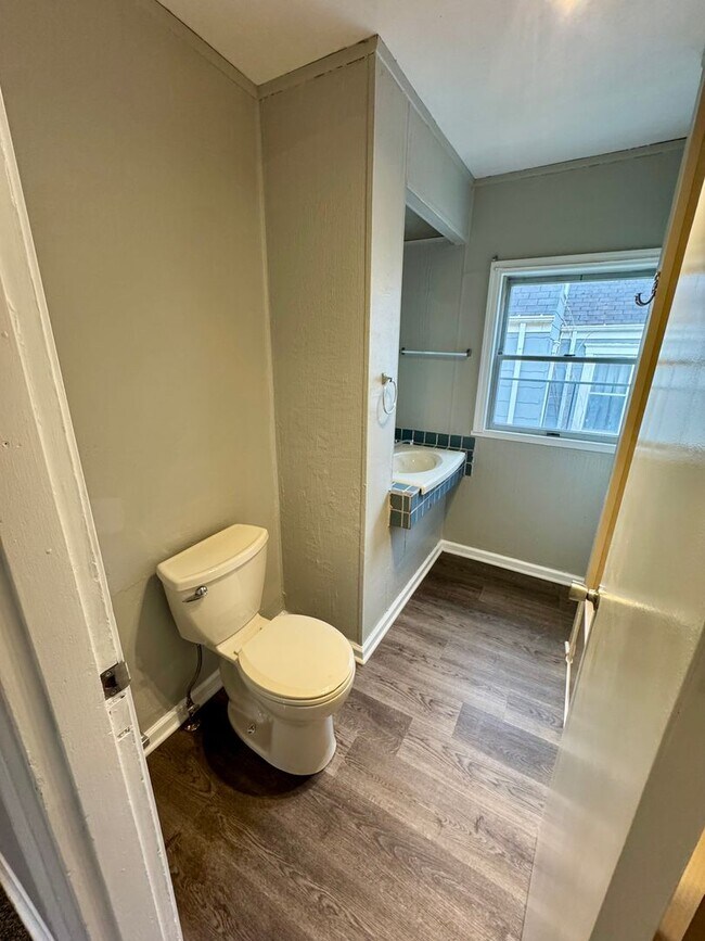 Building Photo - 111 S Ohio St