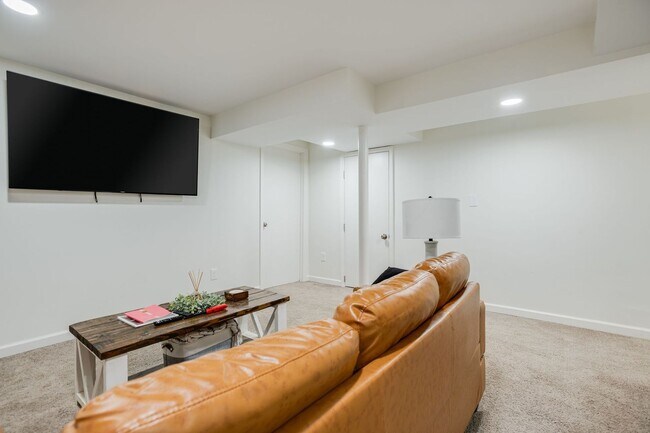 Building Photo - 514 Longview Dr