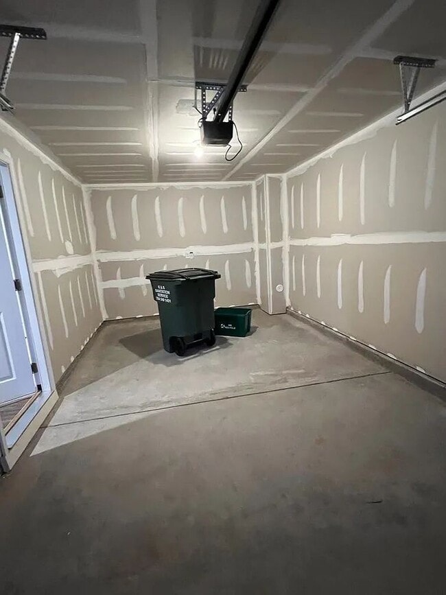 Building Photo - 2596 Grantham Place Dr