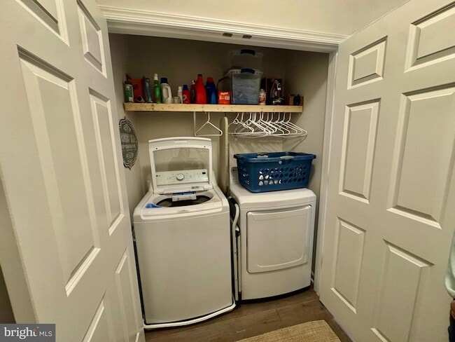 Building Photo - 100 Batik Wy