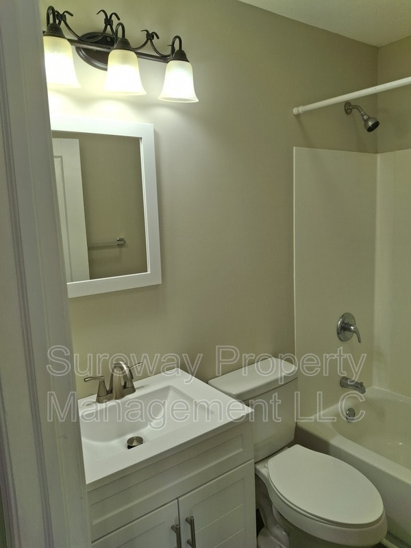 Building Photo - 915 W Browning Rd