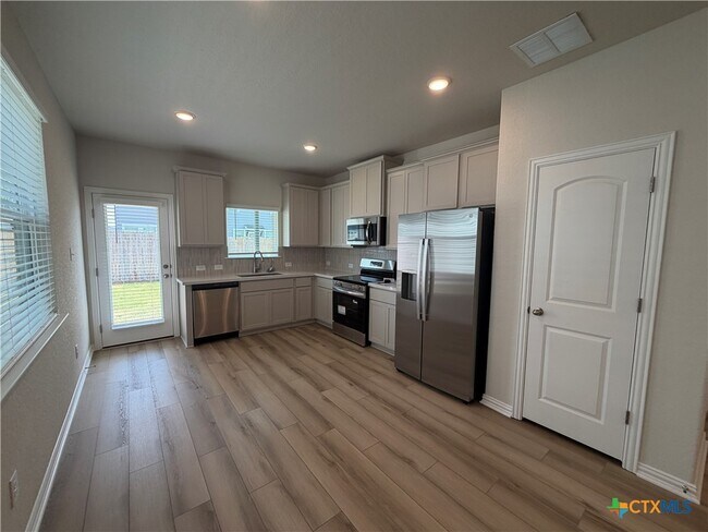 Building Photo - 870 Casetta Trl
