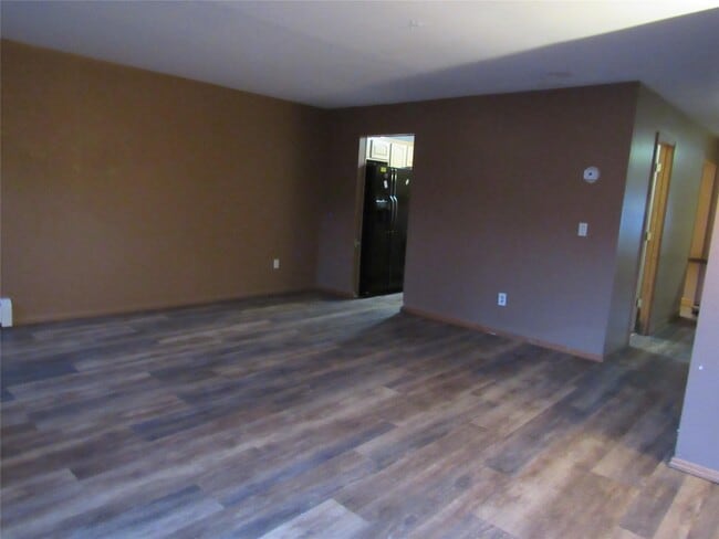 Building Photo - 105 Sarah Ln
