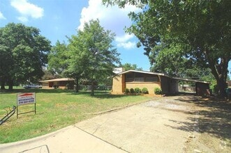 Building Photo - 149 Hedgerow Ln