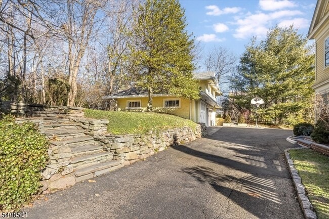 Building Photo - 9 Lincoln St