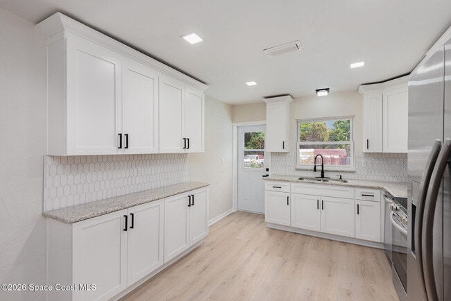 Building Photo - 1650 Leach Cir