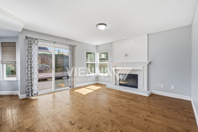 Building Photo - 2212 Thurton Dr