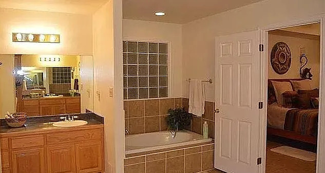 Building Photo - 123 La Paloma Dr