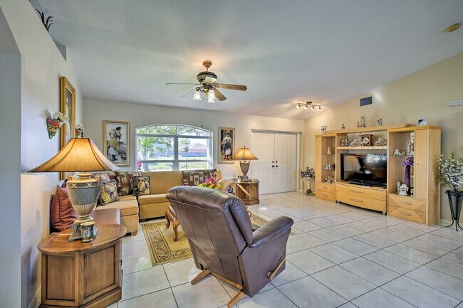 Building Photo - 421 SE 4th Pl