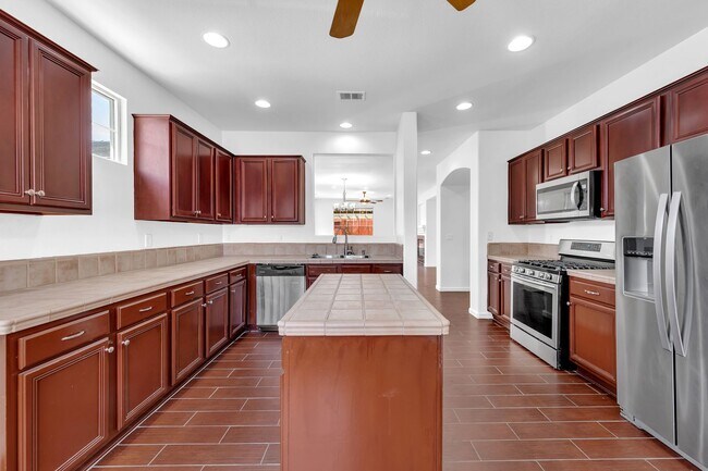 Building Photo - Inviting 3-Bed, 2-Bath Home in Gated Commu...