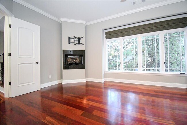 Building Photo - 4 Prichard Way NE