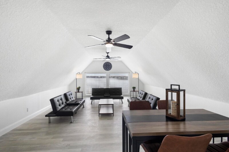 Building Photo - 1824 Lake St